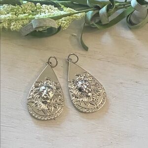 Oak&Ivy Lion pendants (2)